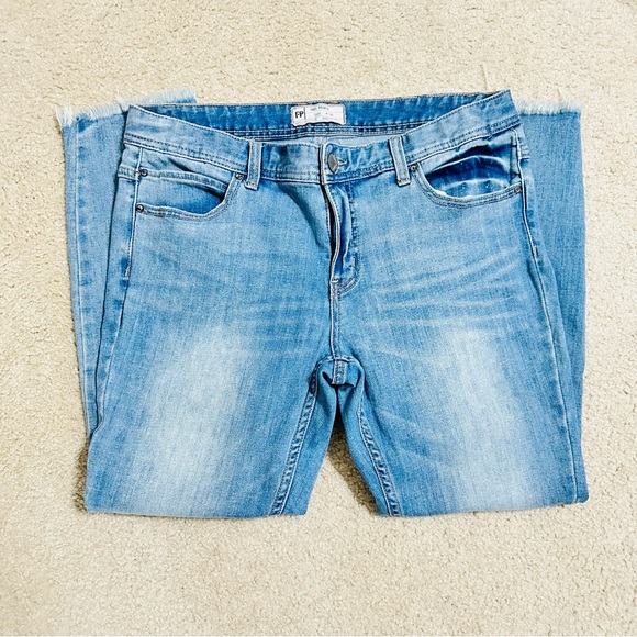 Free People Distressed Skinny Jeans – Women’s Size W30, Light Wash, Raw Hem - Picture 6 of 12